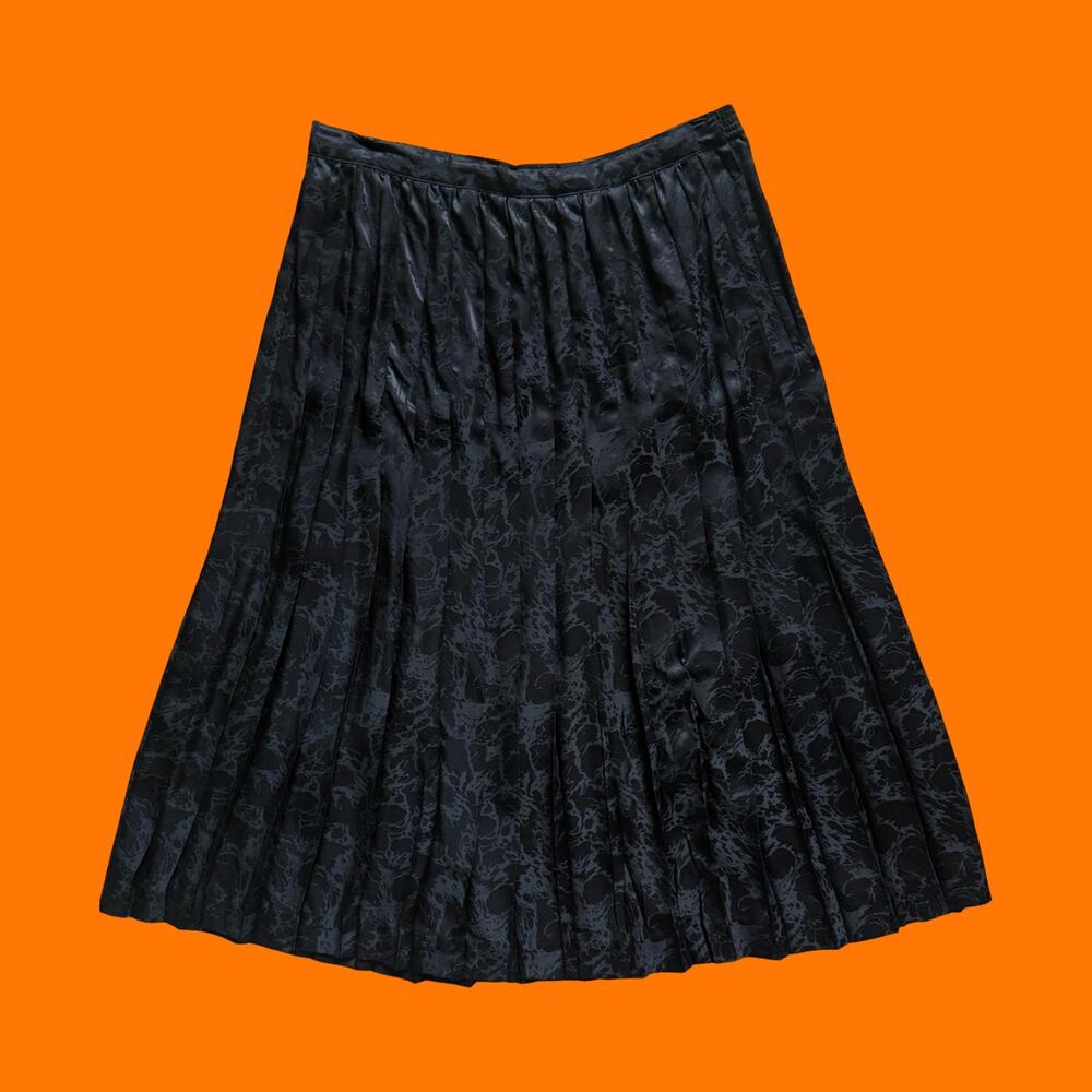 80's 90's vintage black 100% silk pleated skirt Size 10